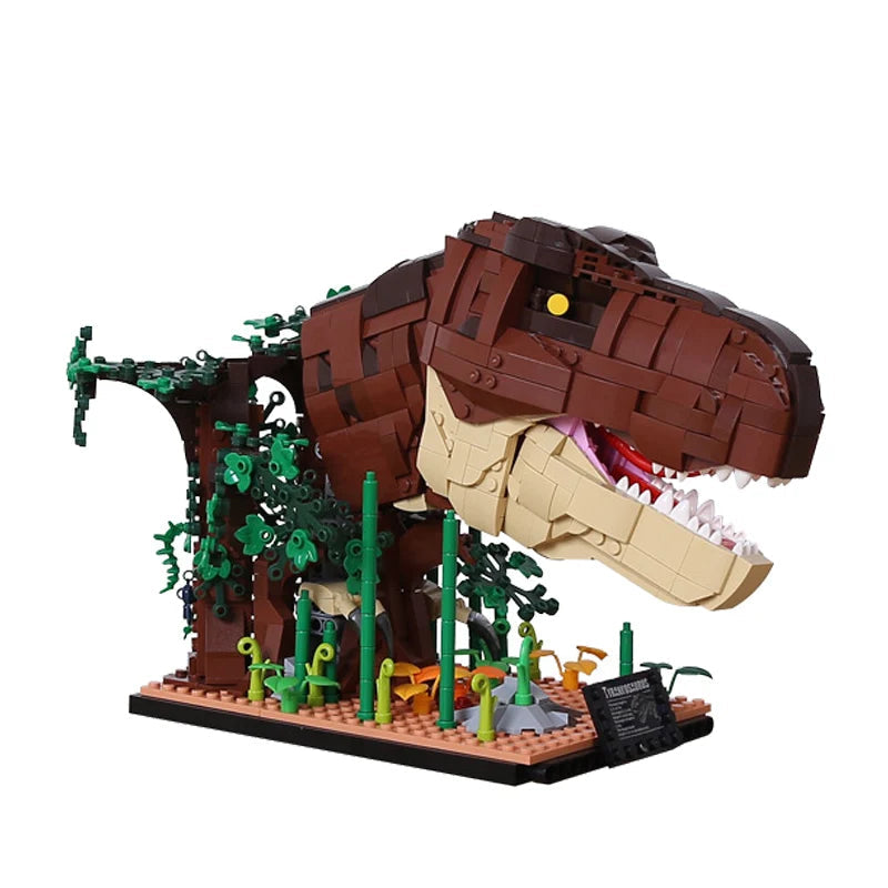 LEGO Tyrannosaure réduit à la tête, gueule ouverte, dents alignées et oeil jaune, sortant d'un mur de fougères