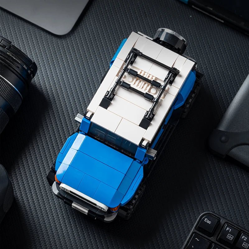 LEGO Toyota Land Cruiser - CreatiBrick