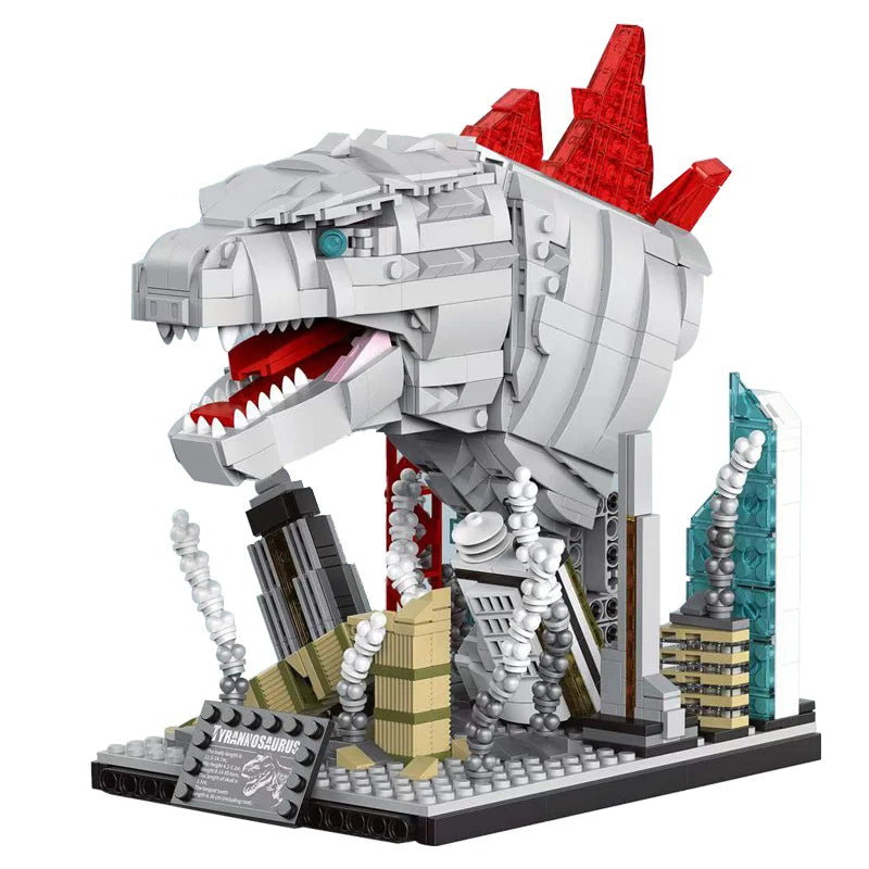 LEGO Godzilla en buste, gueule ouverte et plaques dorsales rouges dressées, au milieu de gratte-ciel effondrés