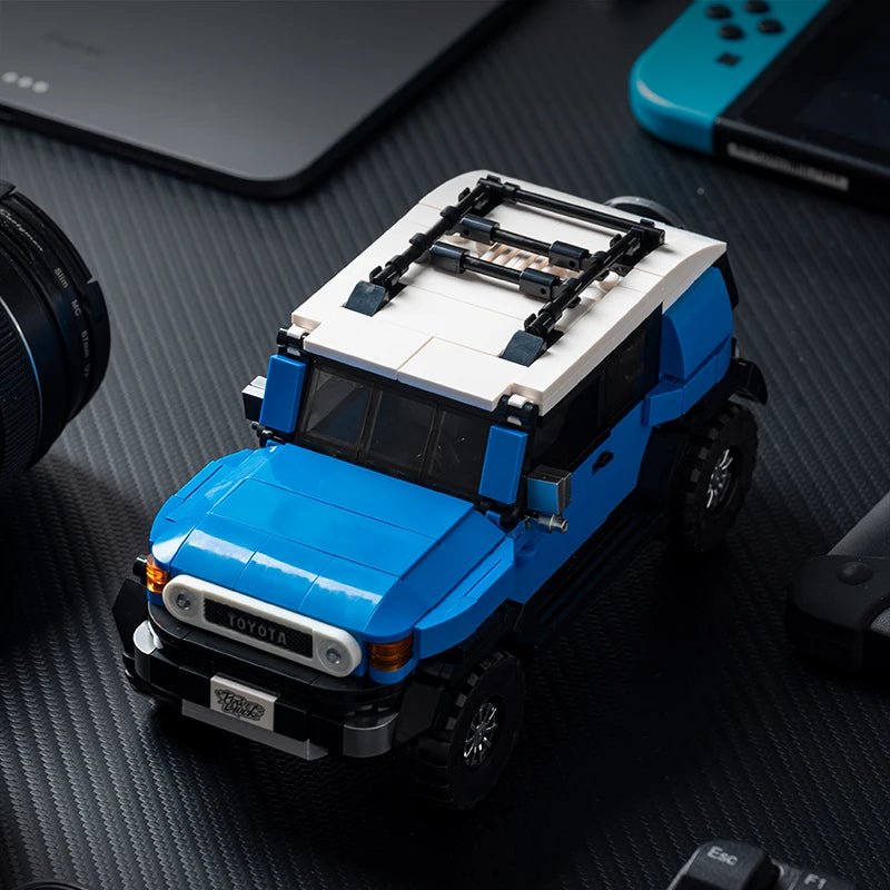 LEGO Toyota Land Cruiser - CreatiBrick